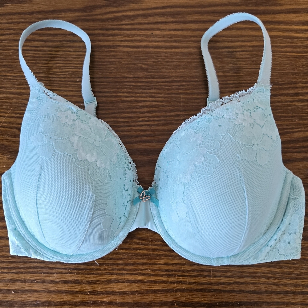 Victoria's Secret Body By Victoria Perfect Coverage Bra Size 34DD